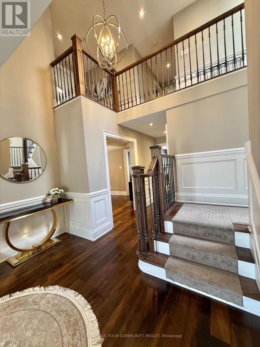 Photo 11 of 20 White Lodge Crescent, Richmond Hill ON