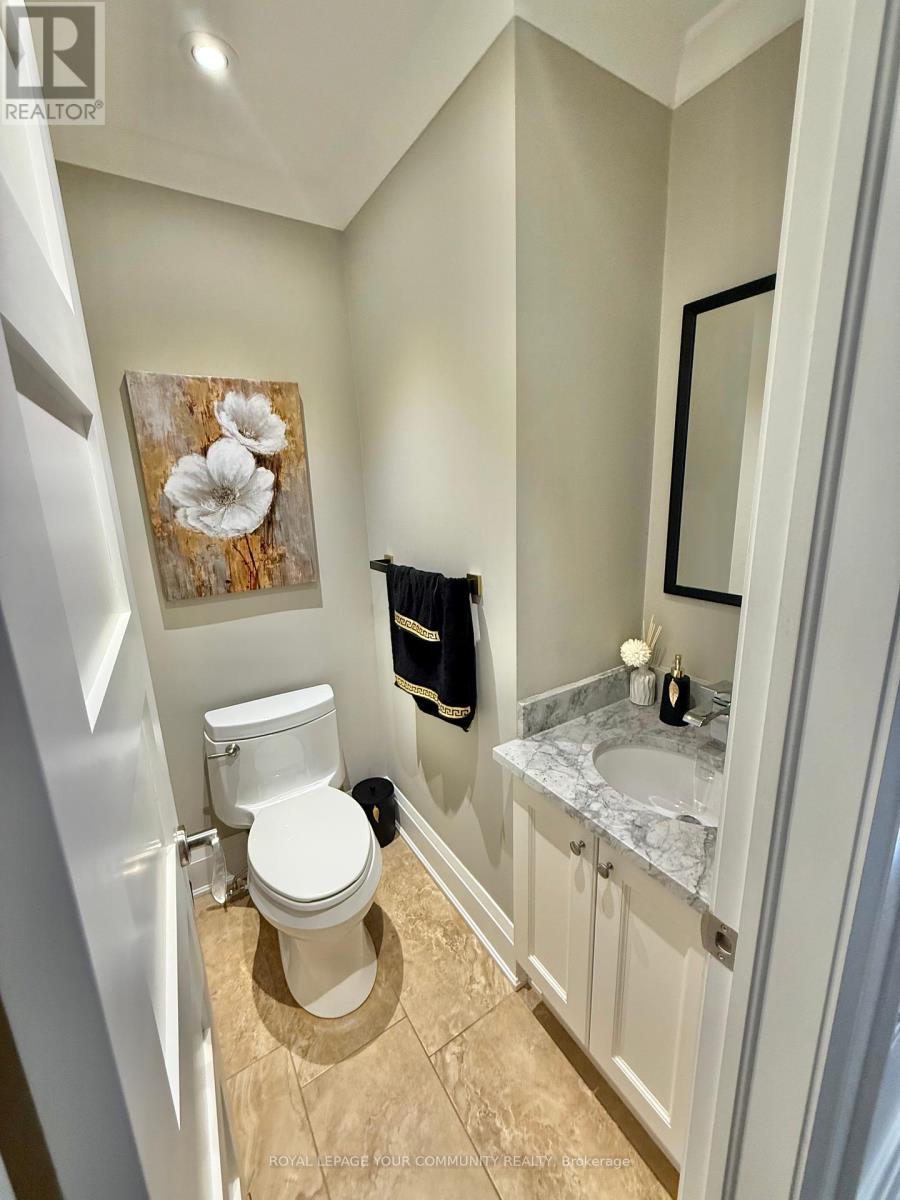 Photo 12 of 20 White Lodge Crescent, Richmond Hill ON
