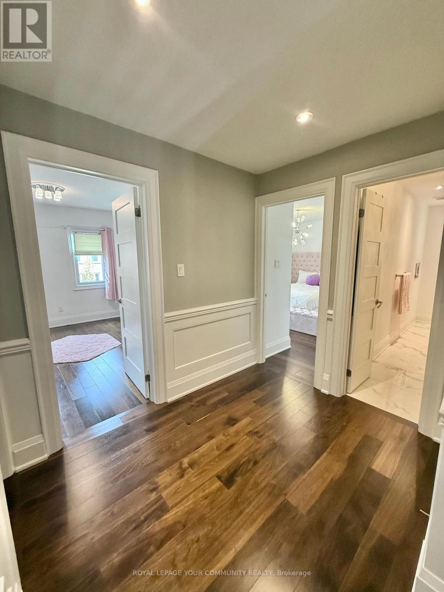 Photo 14 of 20 White Lodge Crescent, Richmond Hill ON