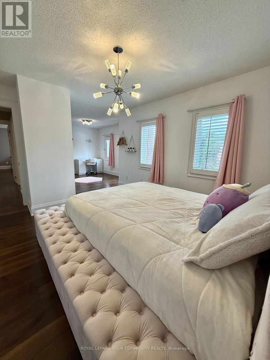 Photo 16 of 20 White Lodge Crescent, Richmond Hill ON