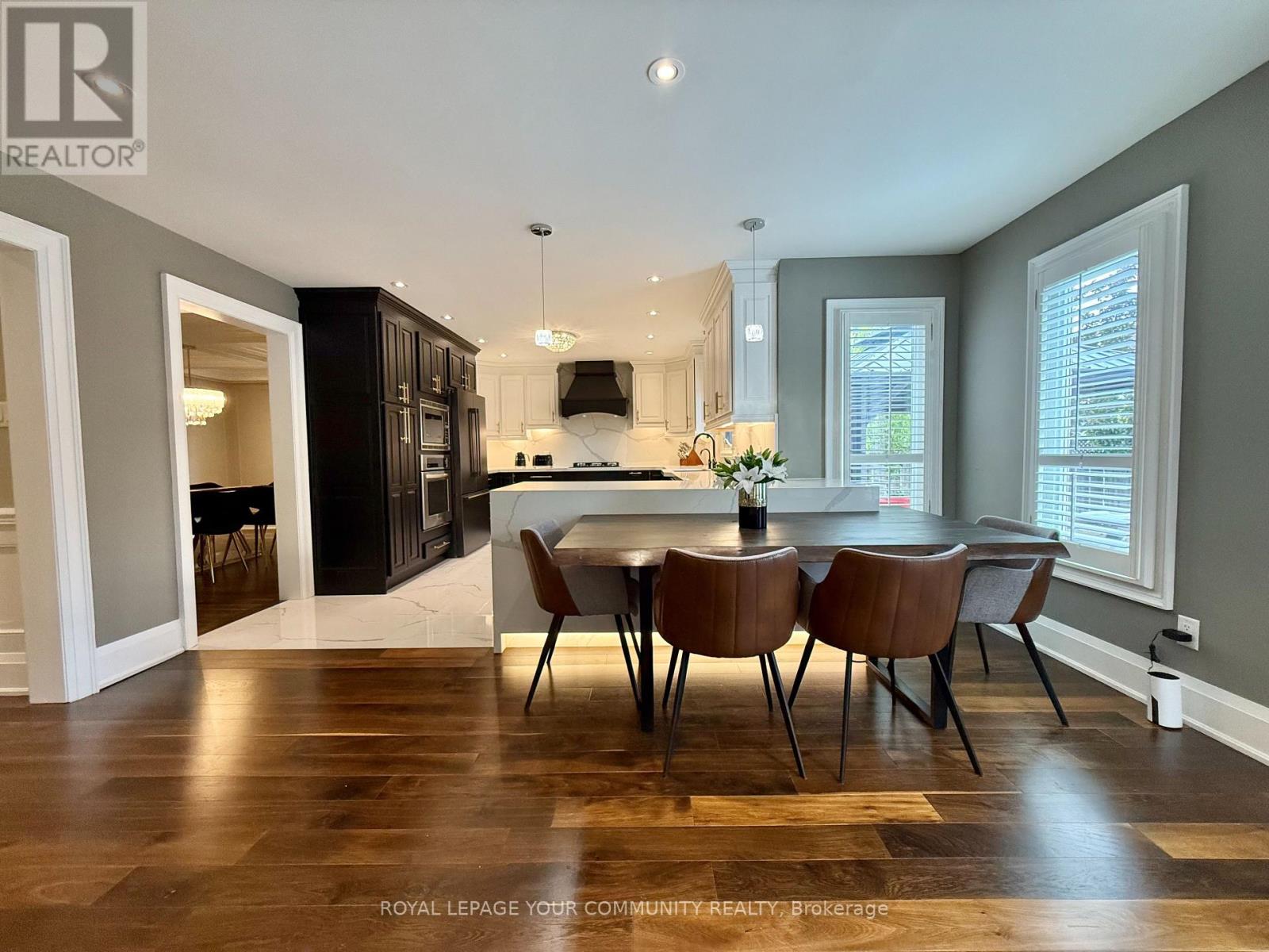 Photo 5 of 20 White Lodge Crescent, Richmond Hill ON