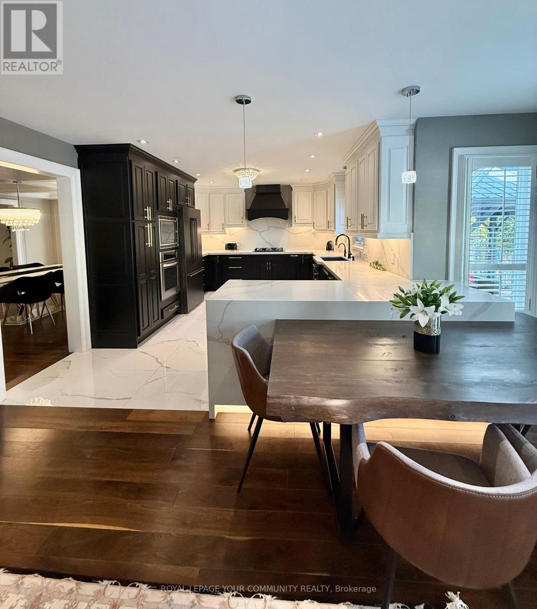 Photo 6 of 20 White Lodge Crescent, Richmond Hill ON