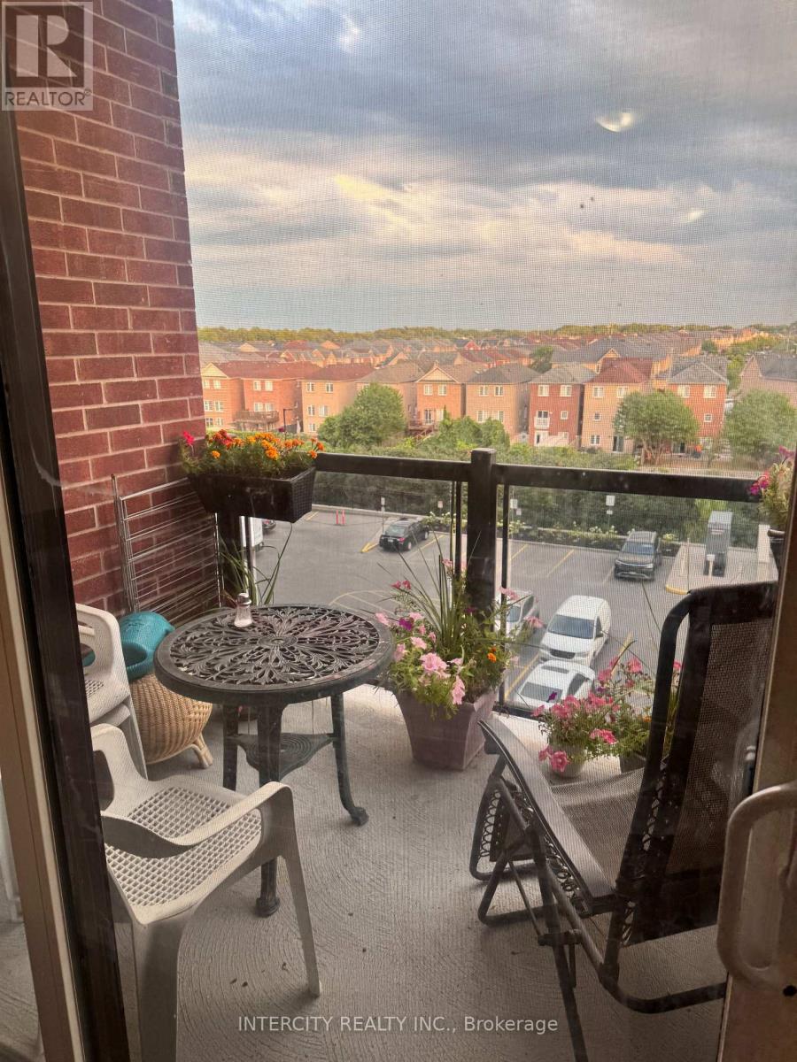 Photo 2 of 412 39 New Delhi Drive, Markham ON