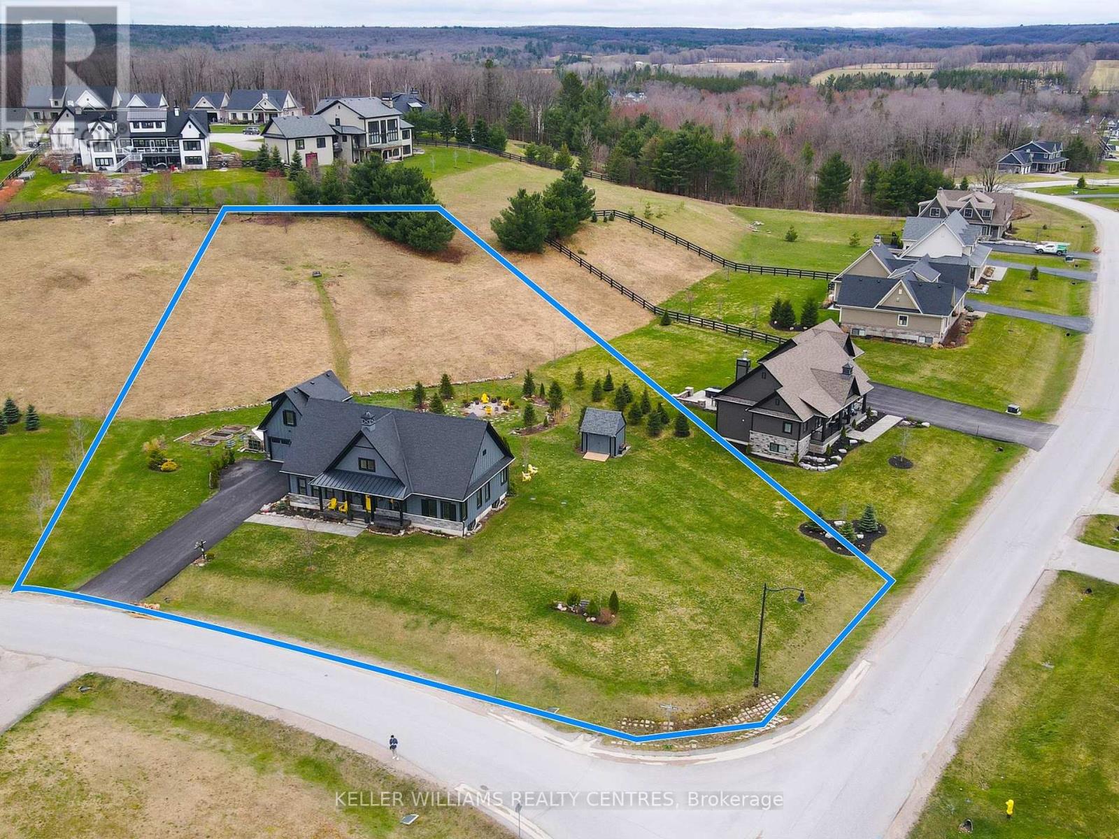 Photo 35 of 2 Thoroughbred Drive, Oromedonte ON