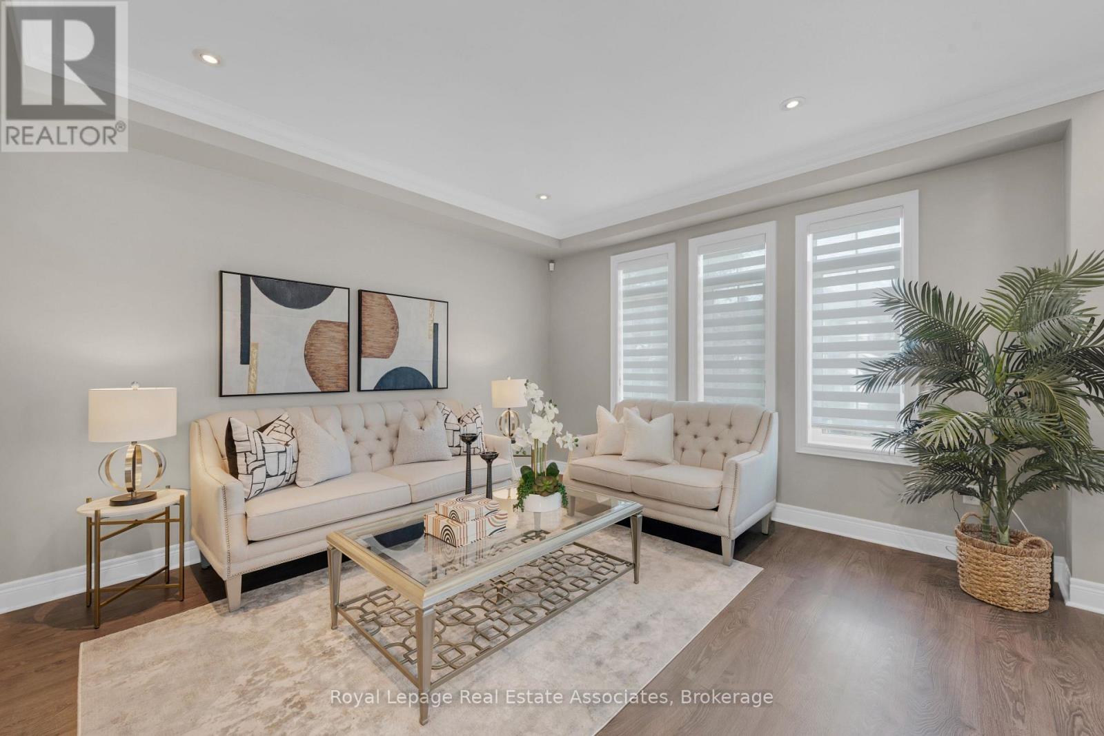 Photo 10 of 3040 Eberly Woods Drive, Oakville ON