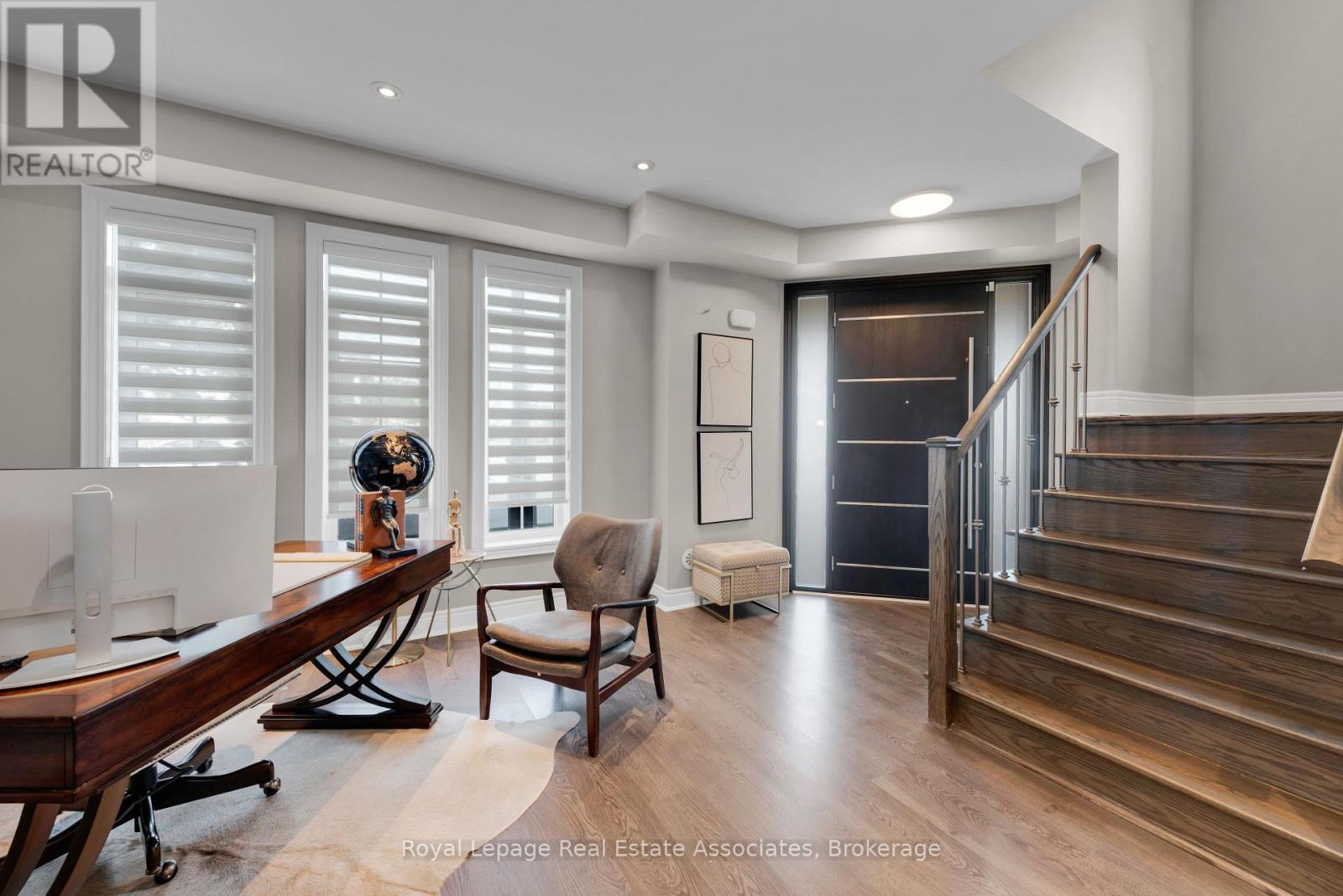 Photo 3 of 3040 Eberly Woods Drive, Oakville ON