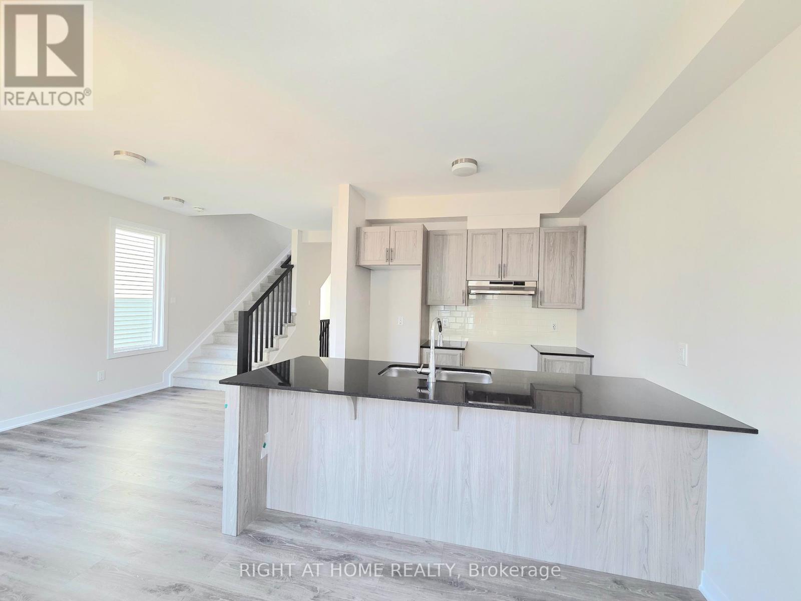 Photo 8 of 862 Andesite Terrace, Ottawa ON