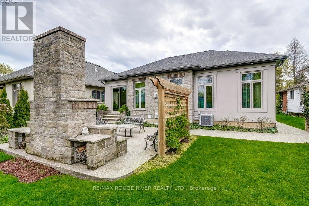 Photo 40 of 413 Nassau Street, Niagaraonthelake ON