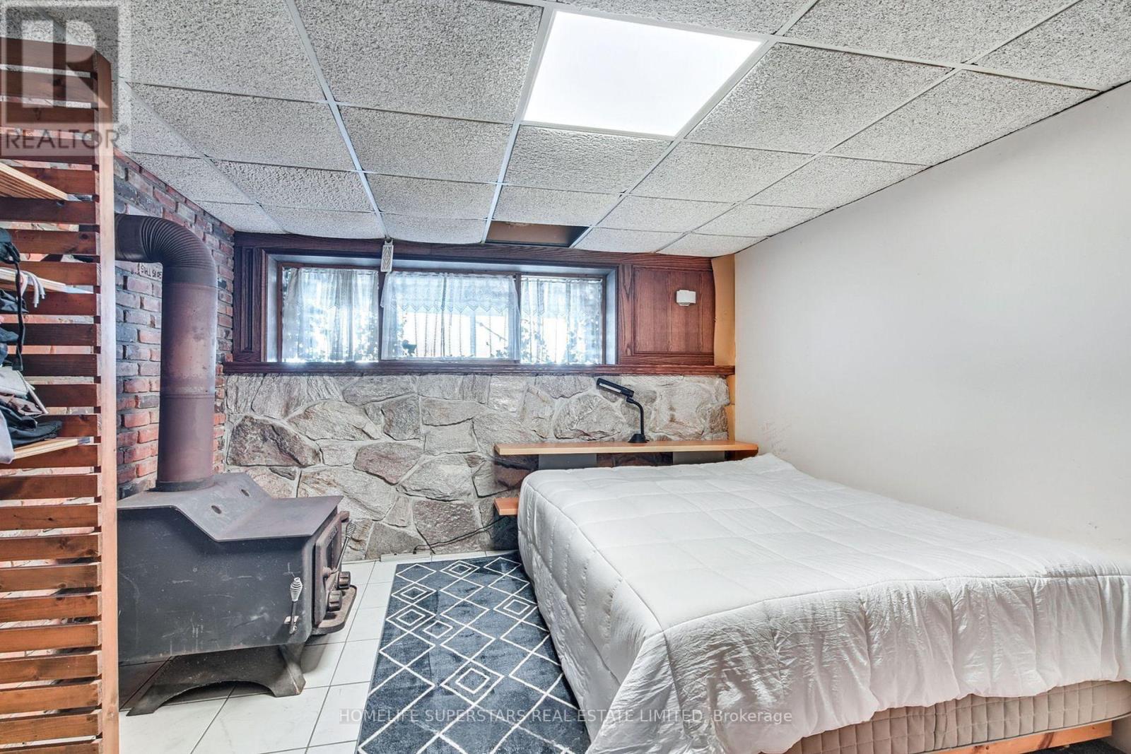 Photo 13 of 56 Seabreeze Crescent, Hamilton ON