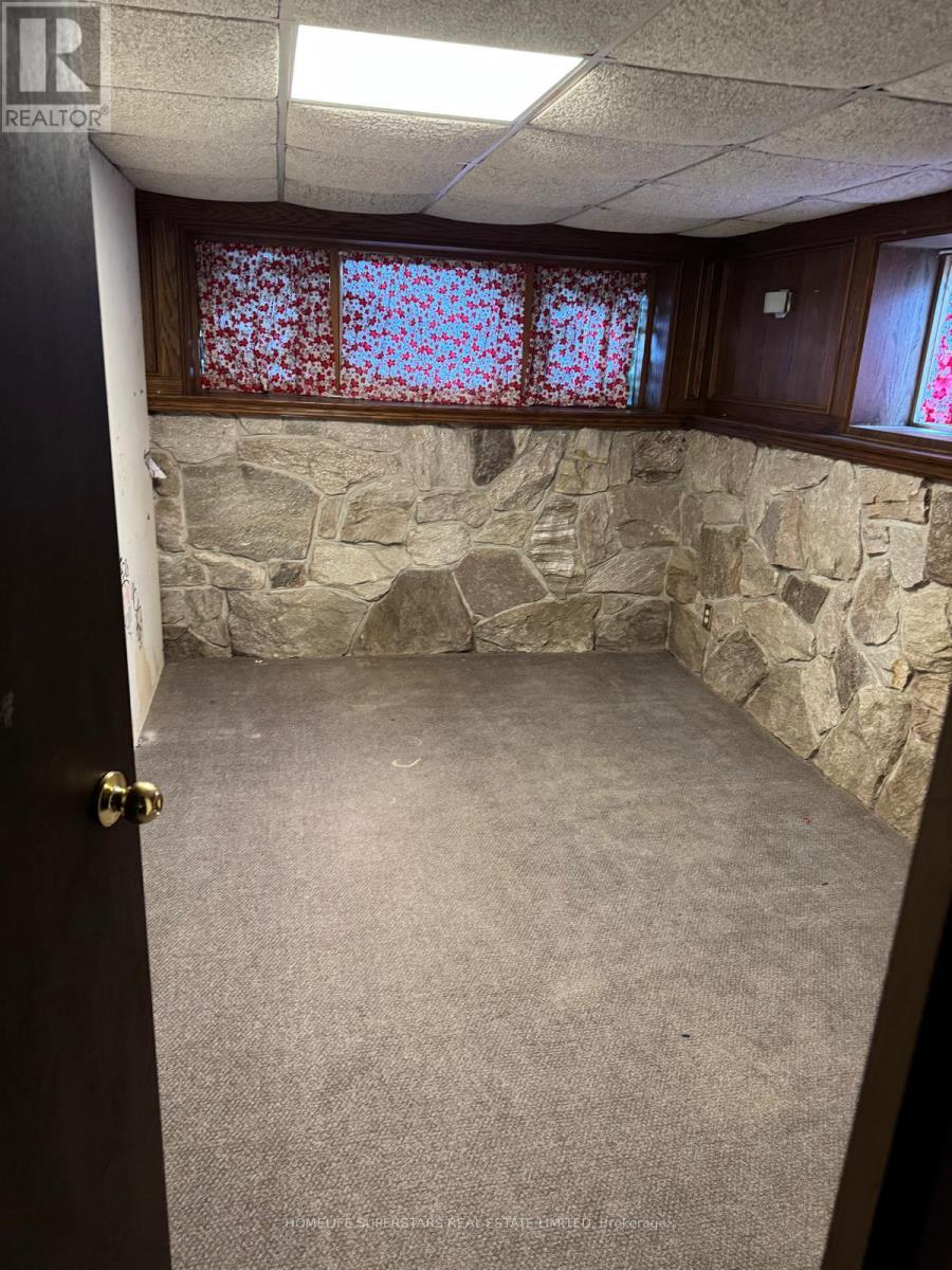 Photo 16 of 56 Seabreeze Crescent, Hamilton ON