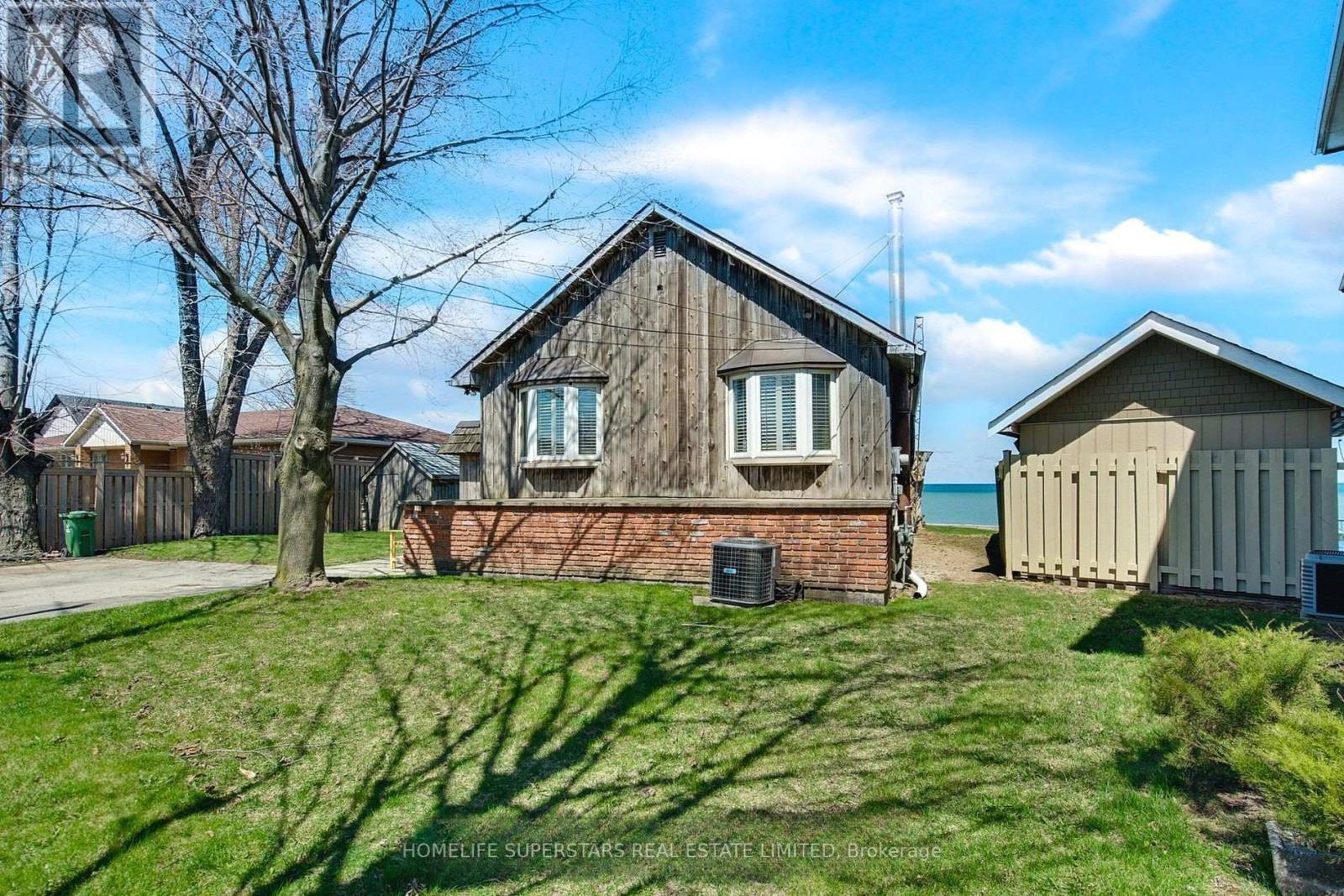 Photo 2 of 56 Seabreeze Crescent, Hamilton ON