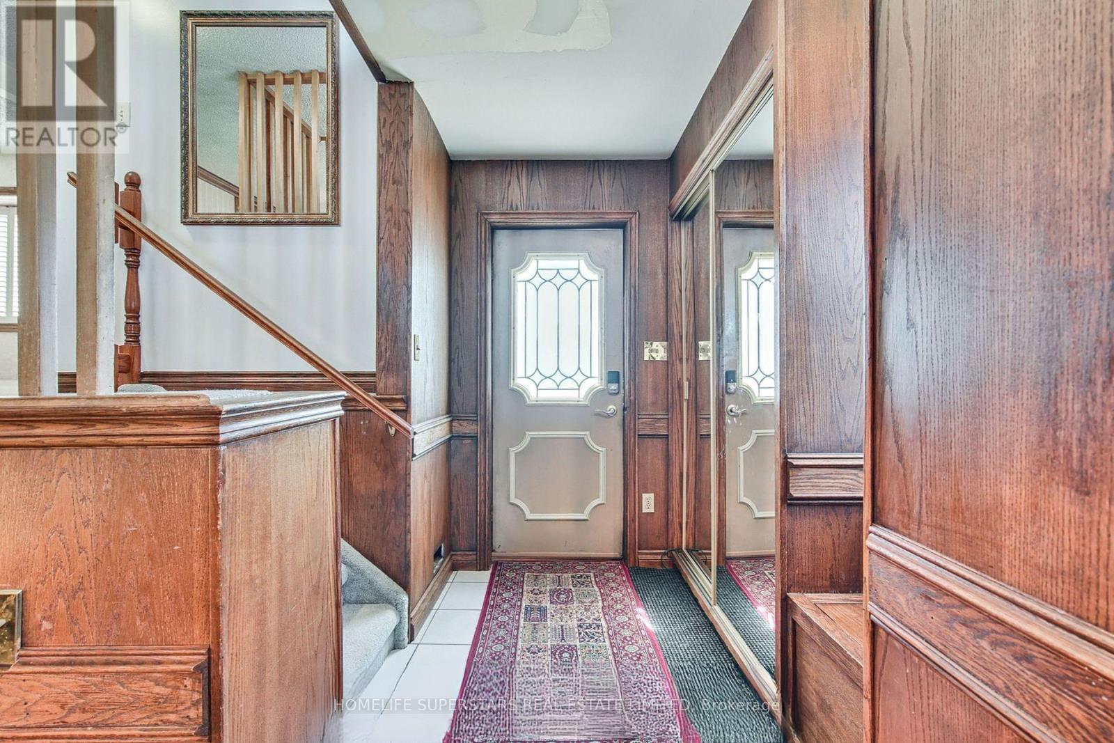 Photo 4 of 56 Seabreeze Crescent, Hamilton ON