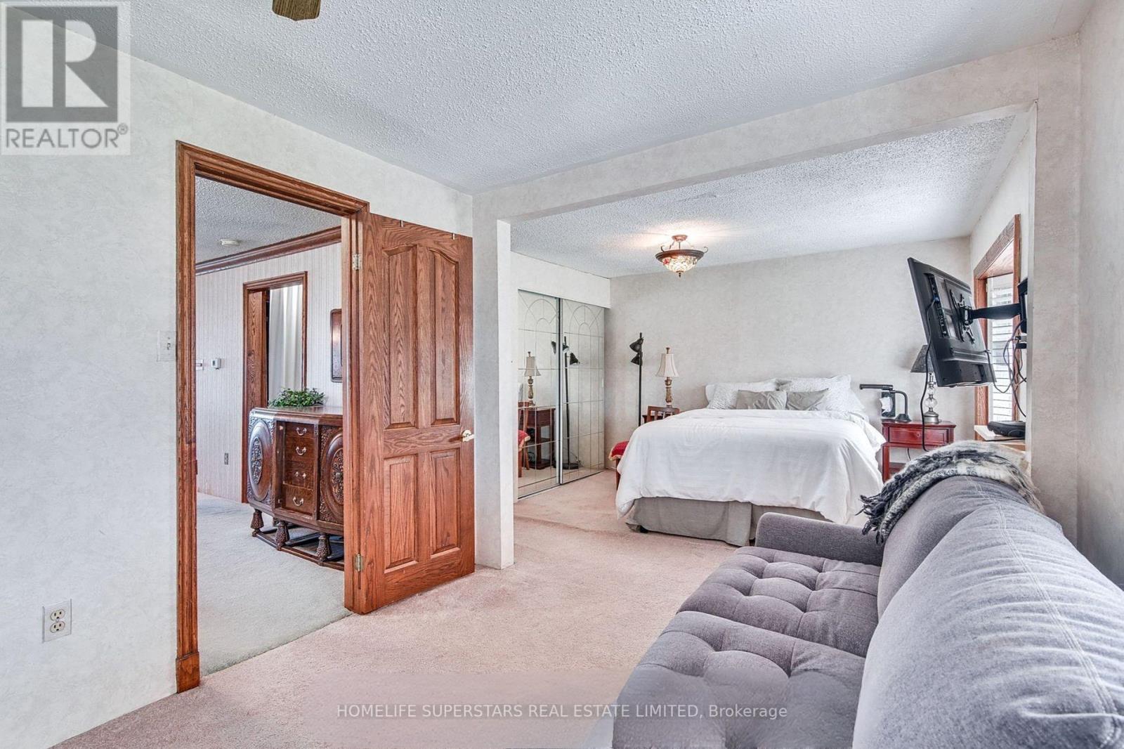 Photo 7 of 56 Seabreeze Crescent, Hamilton ON