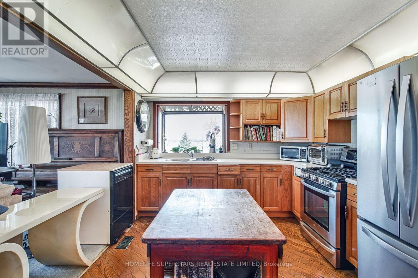 Photo 9 of 56 Seabreeze Crescent, Hamilton ON