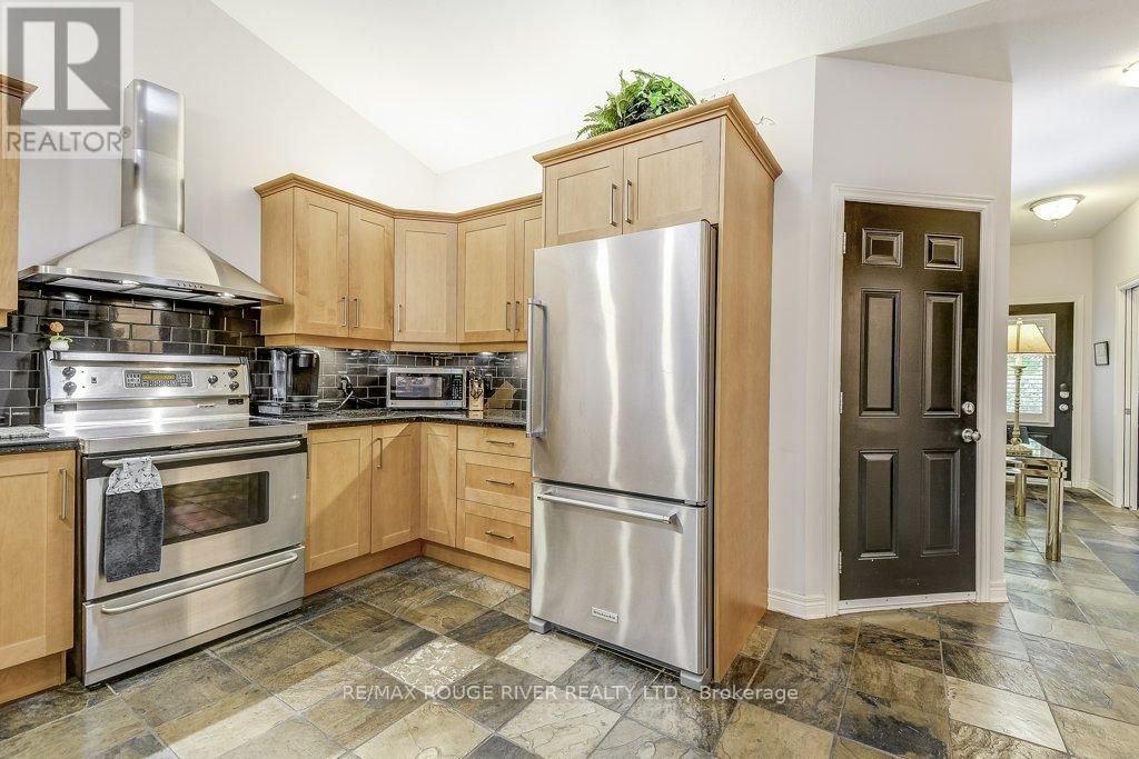 Photo 14 of 34 1398 Pelham Street, Pelham ON