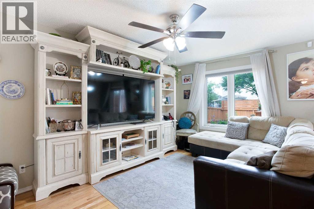 Single Family House for Sale in  Coral Springs Mews NE Coral Springs Calgary 