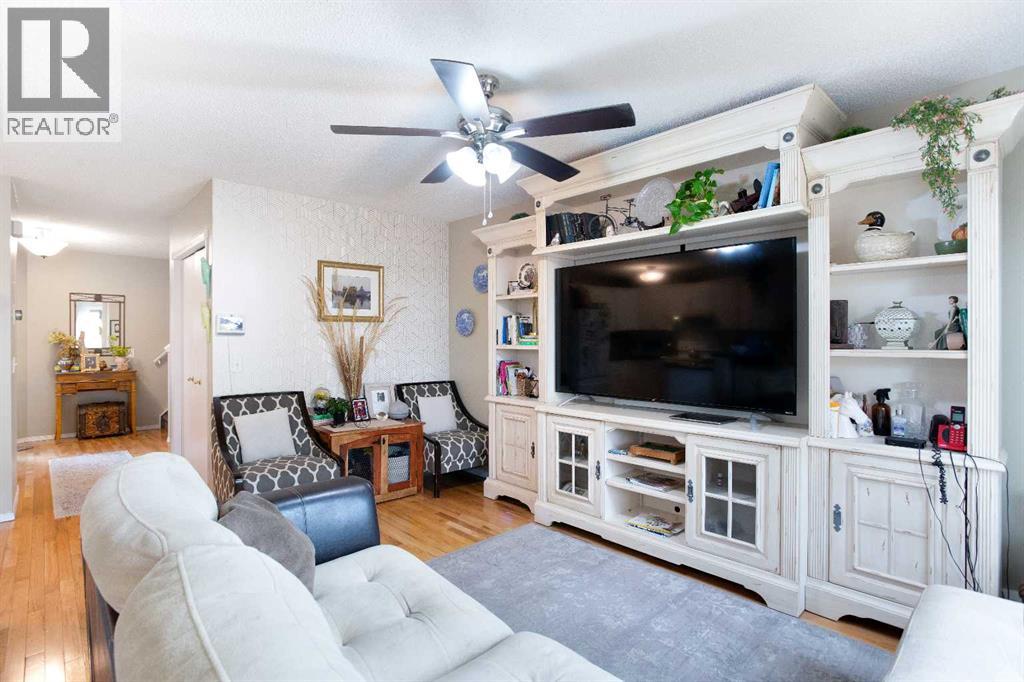 Single Family House for Sale in  Coral Springs Mews NE Coral Springs Calgary 