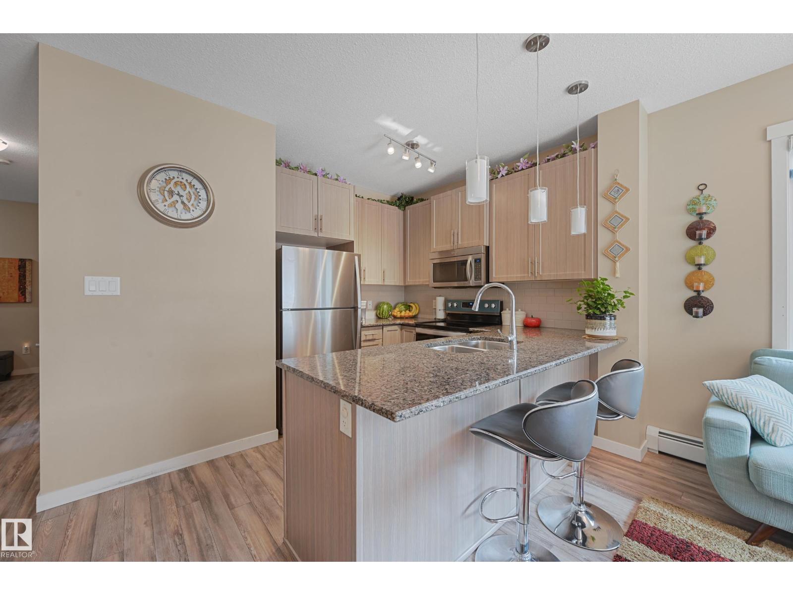 Photo 6 of 102 812 Welsh Dr Sw, Edmonton AB