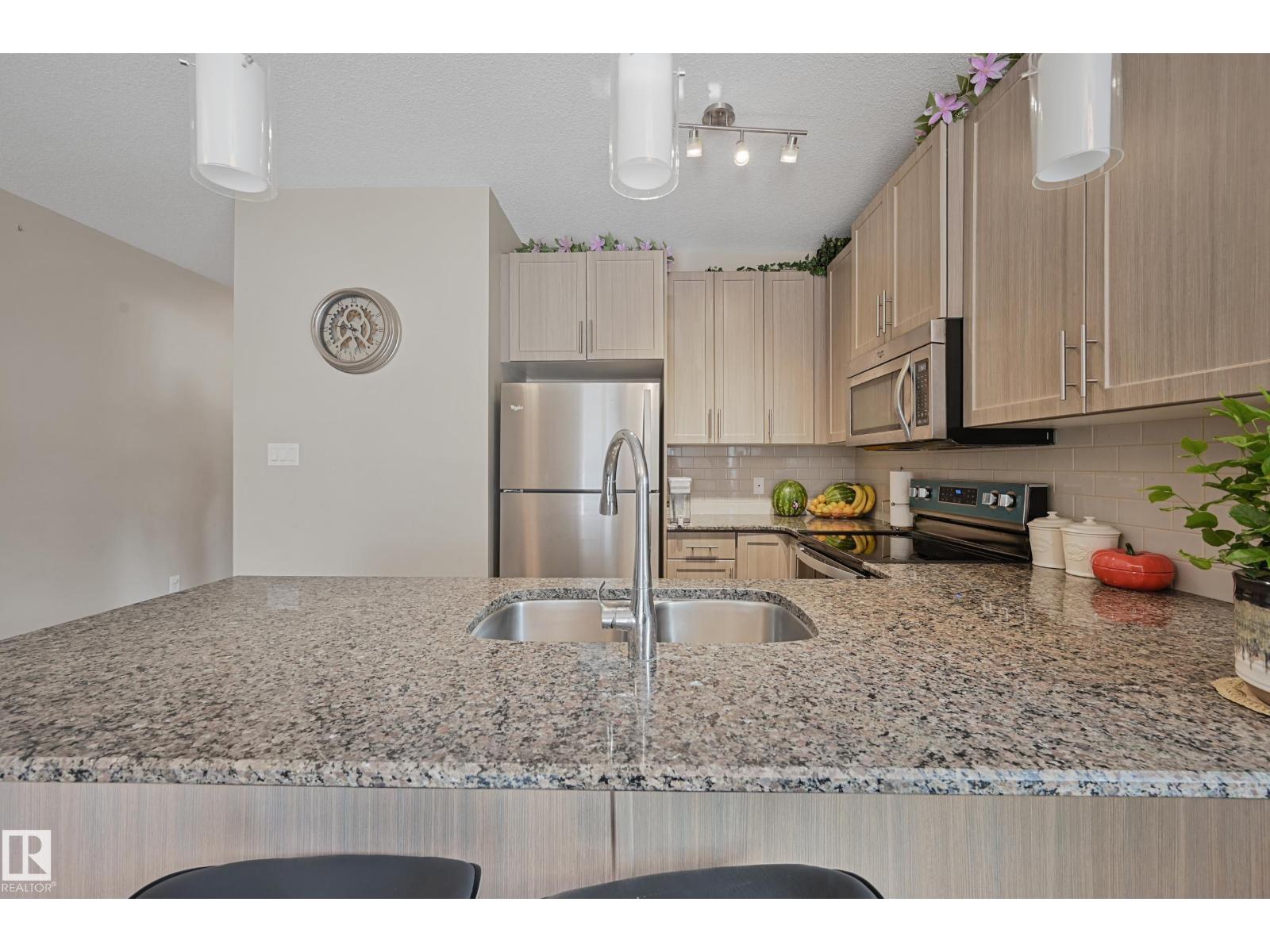 Photo 7 of 102 812 Welsh Dr Sw, Edmonton AB
