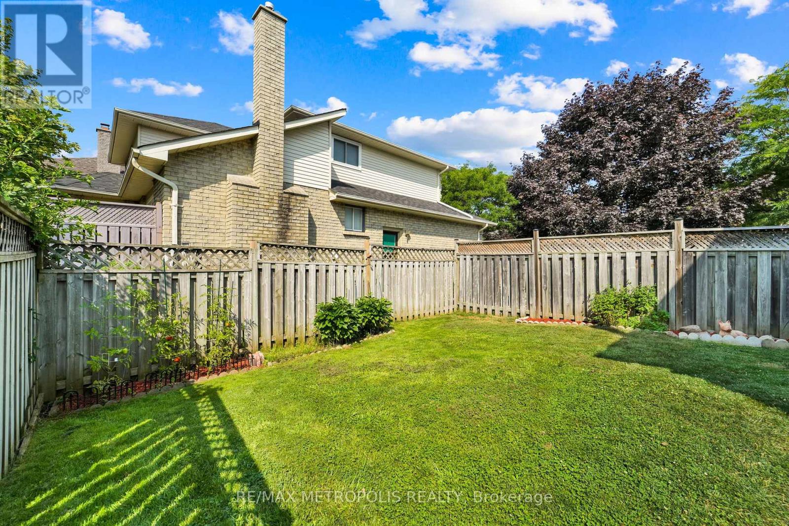 Photo 4 of Main 31 Empire Crescent, Clarington ON