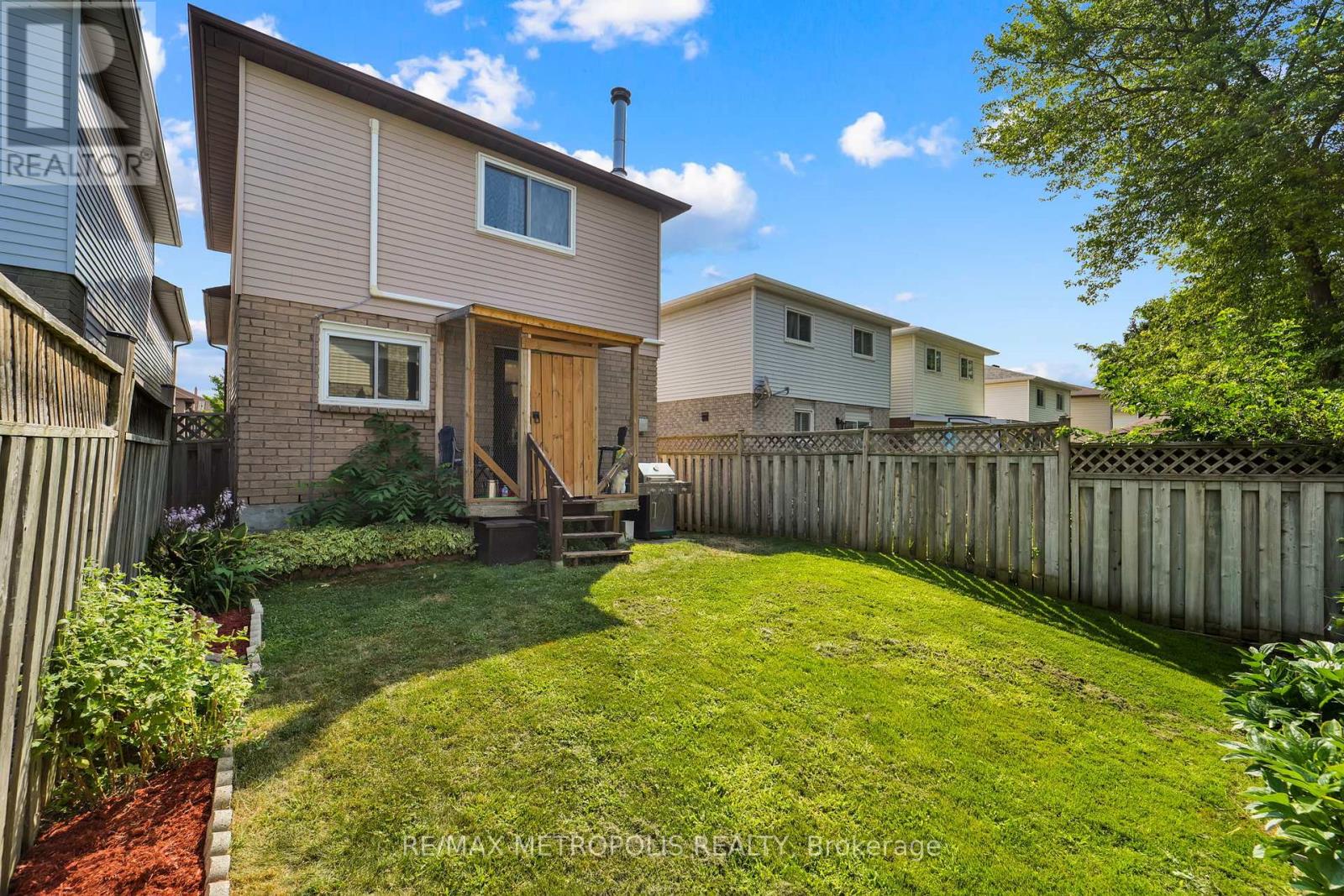 Photo 9 of Main 31 Empire Crescent, Clarington ON