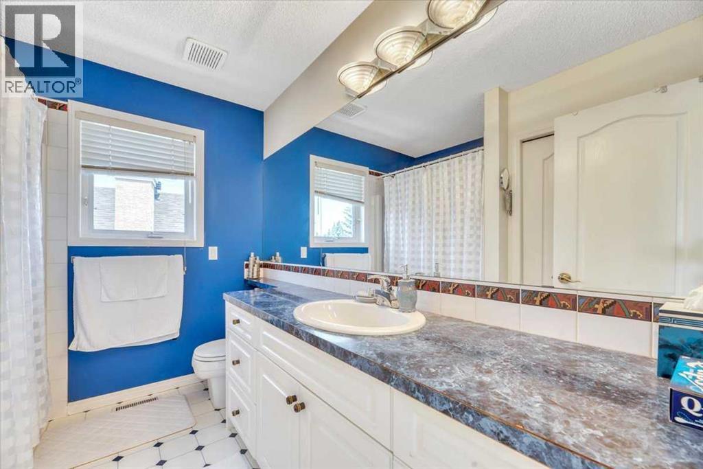 Single Family House for Sale in  Evergreen Drive SW Evergreen Calgary 