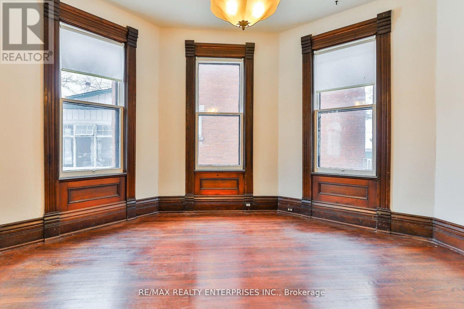 Photo 11 of 245 Main Street N, Brampton ON
