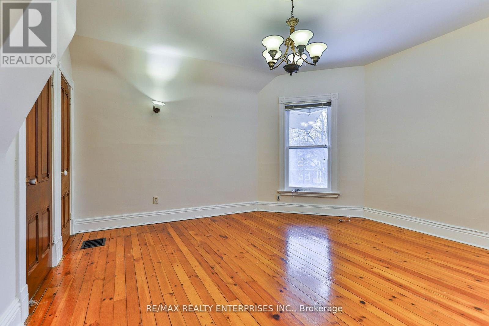 Photo 12 of 245 Main Street N, Brampton ON