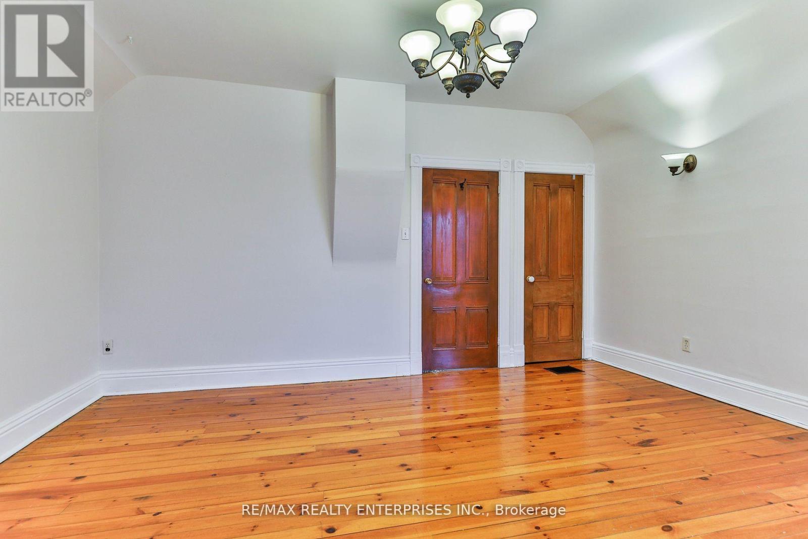 Photo 13 of 245 Main Street N, Brampton ON