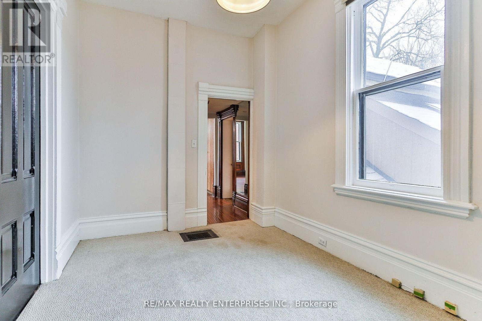 Photo 16 of 245 Main Street N, Brampton ON