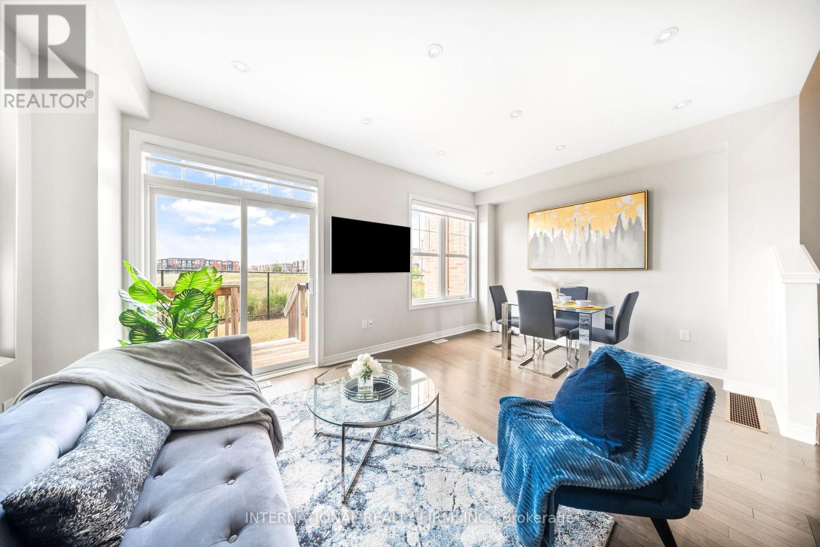 Photo 10 of 8 Hogan Manor Drive, Brampton ON
