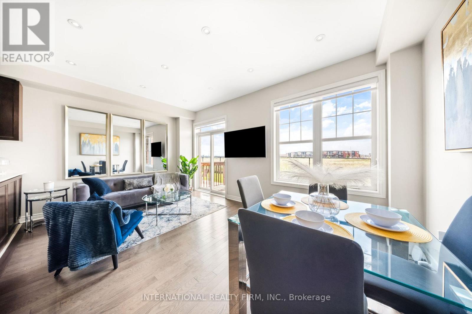 Photo 12 of 8 Hogan Manor Drive, Brampton ON