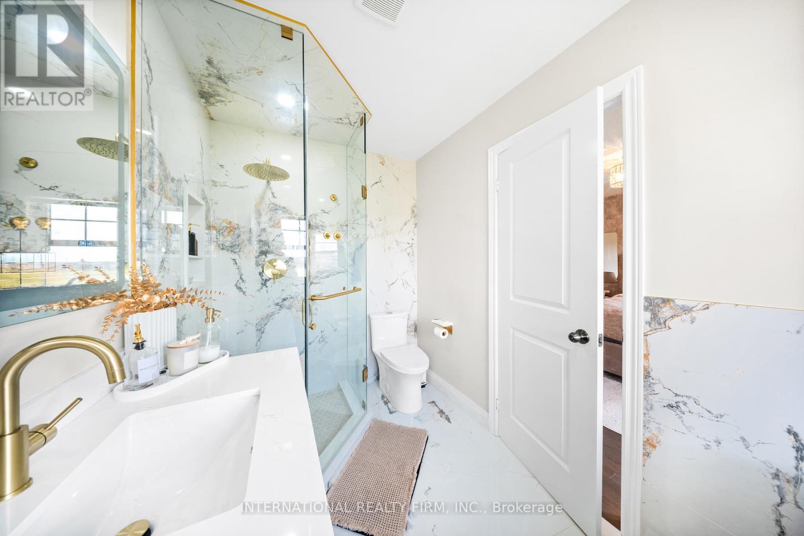 Photo 18 of 8 Hogan Manor Drive, Brampton ON