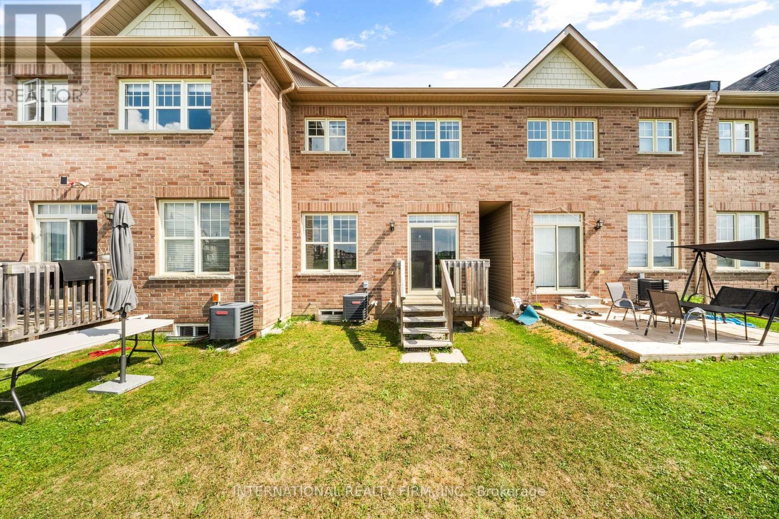 Photo 25 of 8 Hogan Manor Drive, Brampton ON