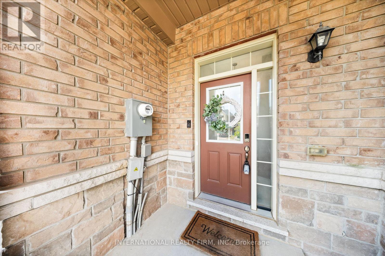 Photo 3 of 8 Hogan Manor Drive, Brampton ON