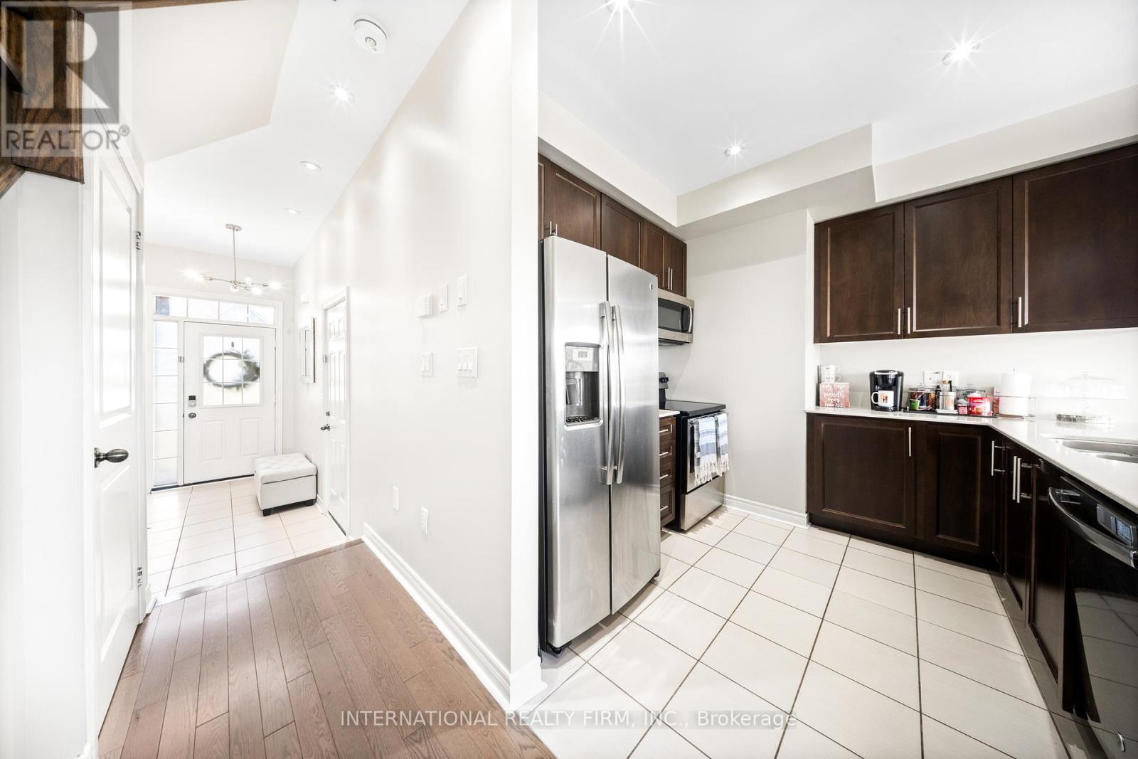 Photo 4 of 8 Hogan Manor Drive, Brampton ON