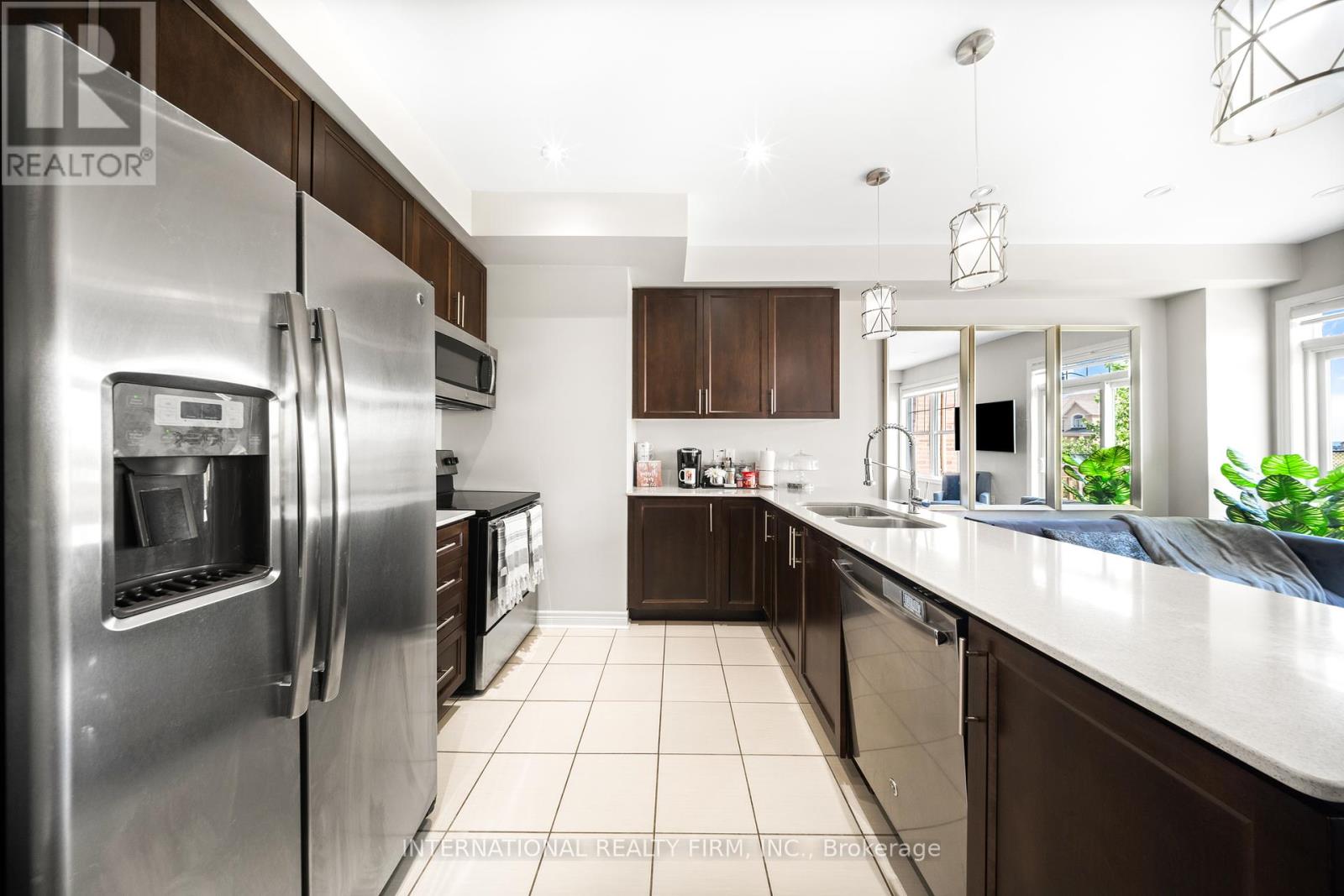 Photo 5 of 8 Hogan Manor Drive, Brampton ON