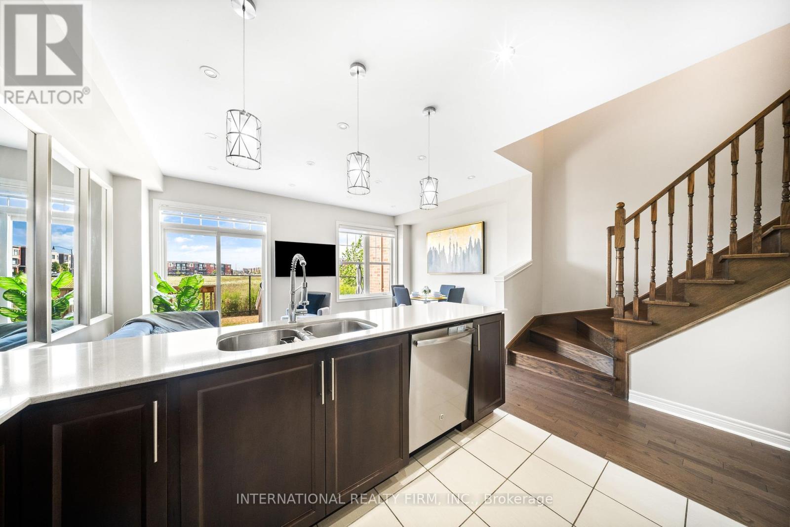 Photo 6 of 8 Hogan Manor Drive, Brampton ON
