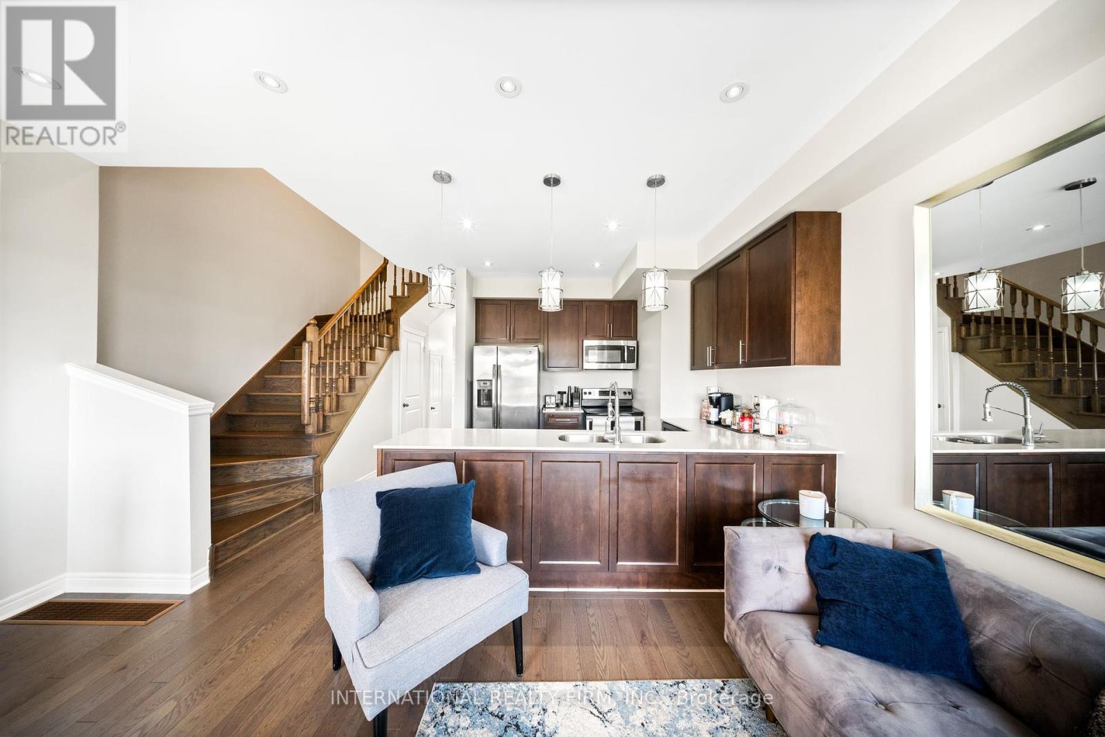 Photo 7 of 8 Hogan Manor Drive, Brampton ON