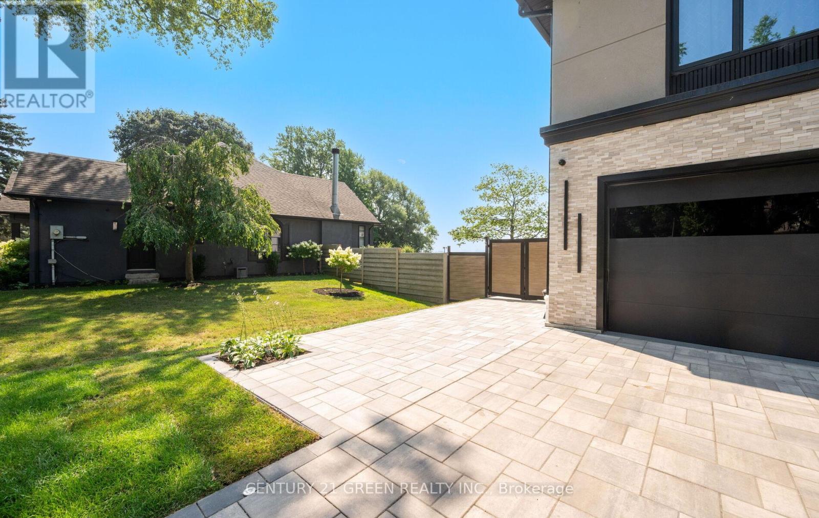 Photo 4 of 430 Indian Road, Burlington ON