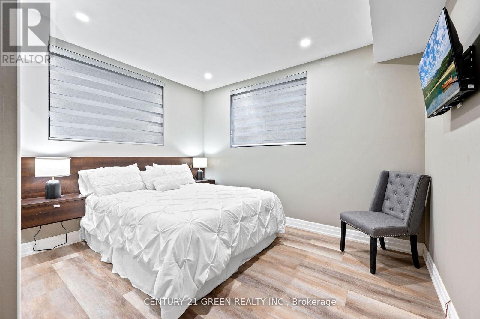Photo 40 of 430 Indian Road, Burlington ON
