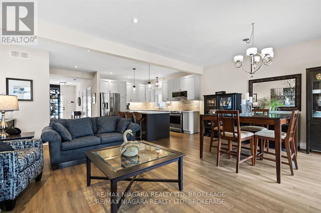 Photo 11 of 77 B Broadway, St Catharines ON