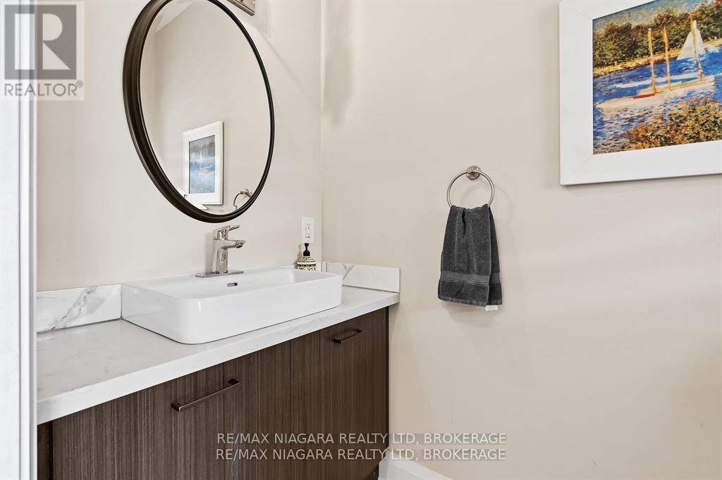 Photo 15 of 77 B Broadway, St Catharines ON