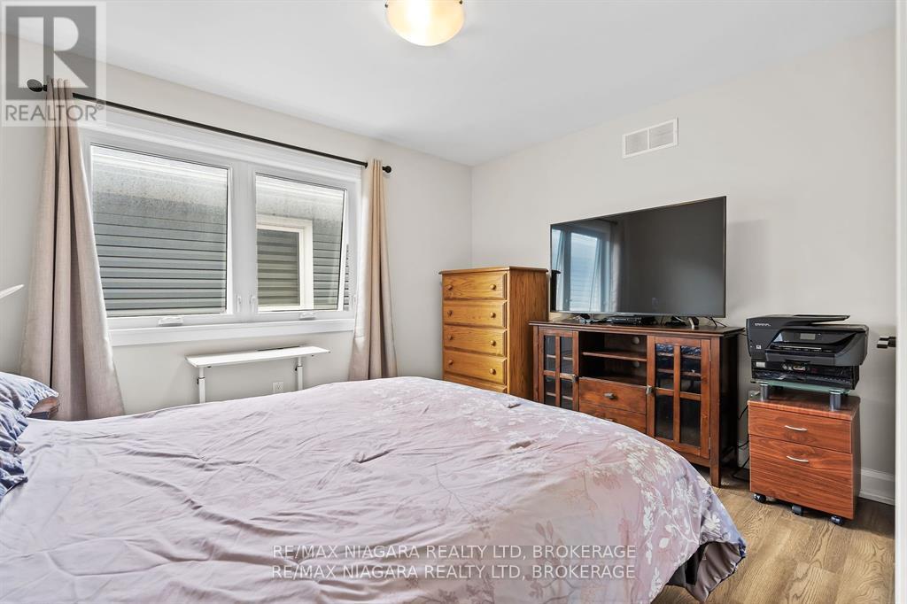 Photo 23 of 77 B Broadway, St Catharines ON