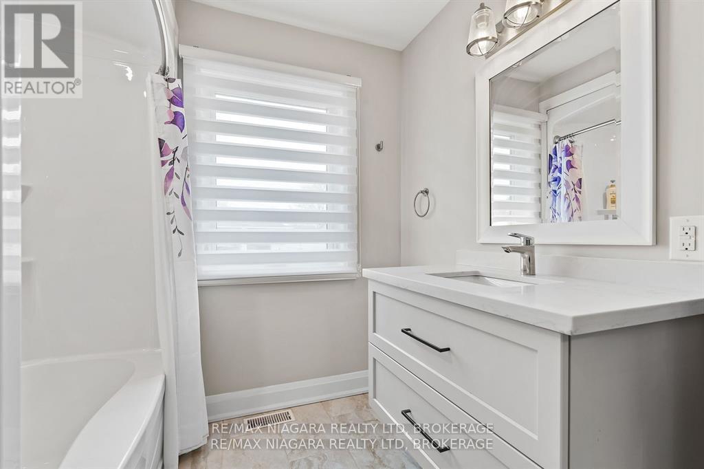 Photo 24 of 77 B Broadway, St Catharines ON