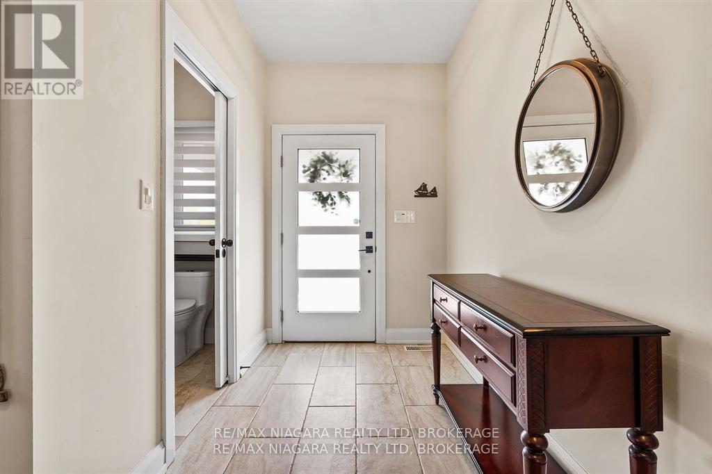 Photo 3 of 77 B Broadway, St Catharines ON