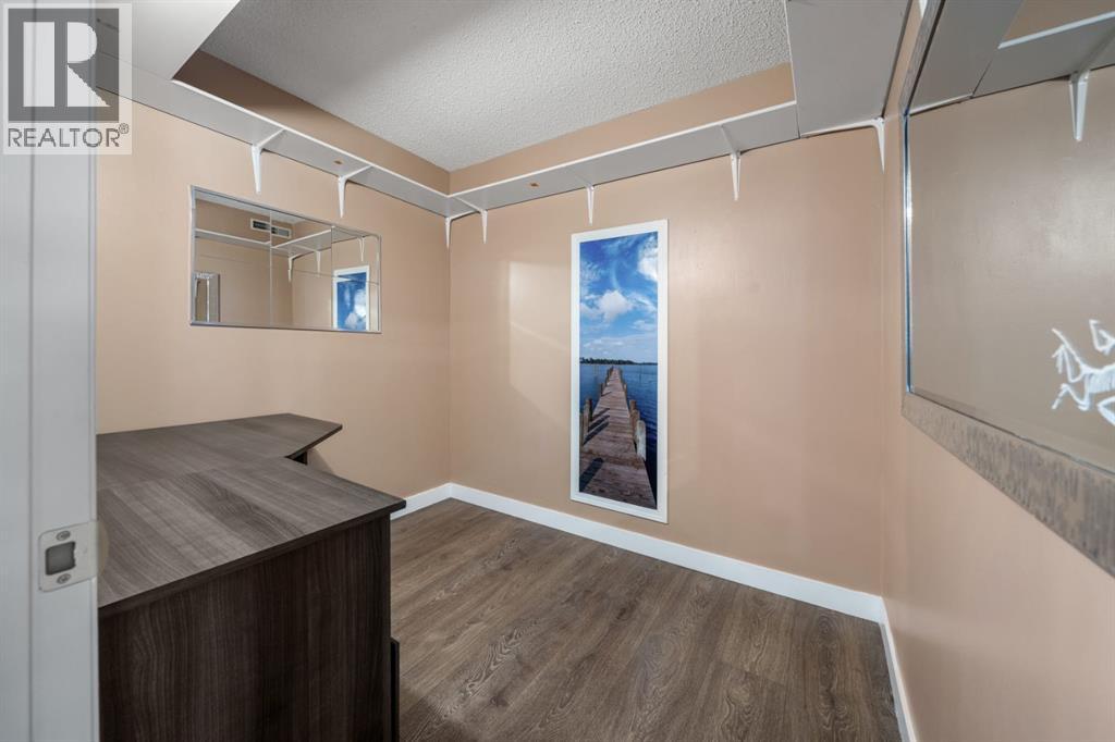 Single Family House for Sale in    Street NW St Andrews Heights Calgary 