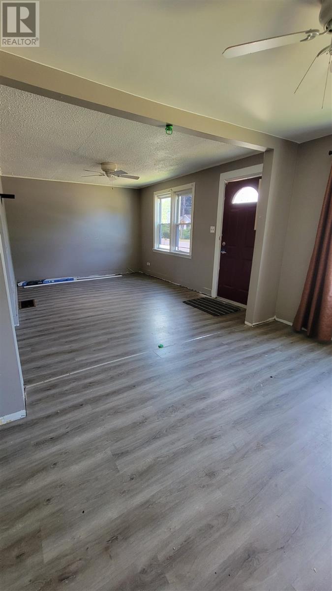 Photo 14 of 34 Adeline Ave, Sault Ste Marie ON