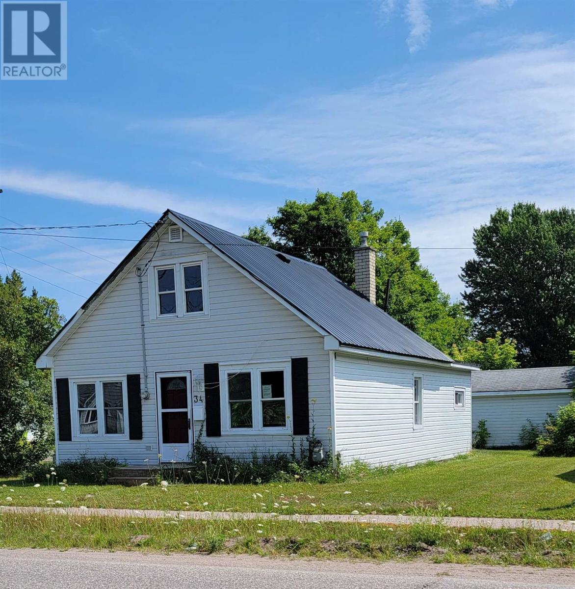 Photo 10 of 34 Adeline Ave, Sault Ste Marie ON