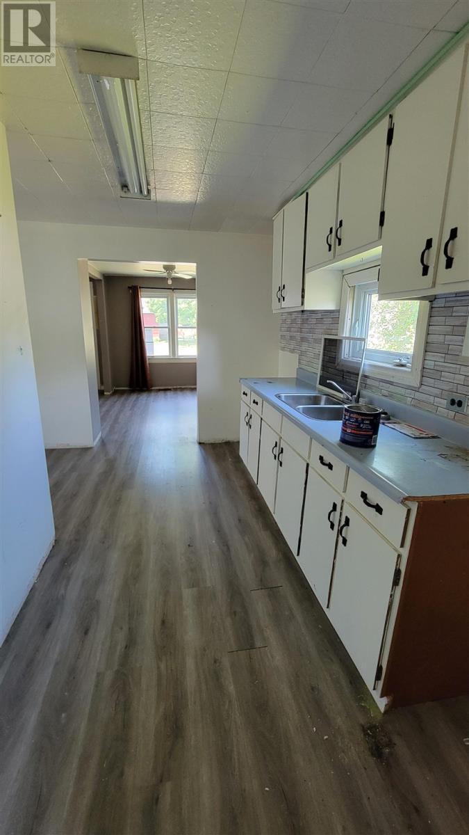 Photo 7 of 34 Adeline Ave, Sault Ste Marie ON